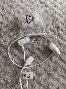 USB C Headphones  Volume Control & Microphone for Mobile Phone