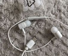 USB C Headphones  Volume Control & Microphone for Mobile Phone