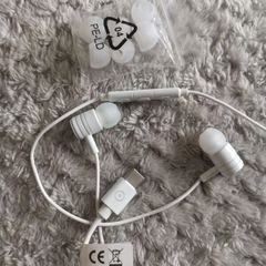 USB C Headphones  Volume Control & Microphone for Mobile Phone