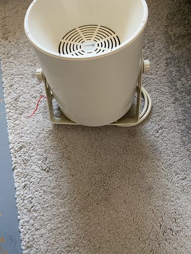 Splash waterproof wide range music horn