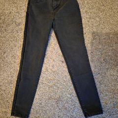 womans Dunne Stores skinny jeans, say size 14 more like a 12