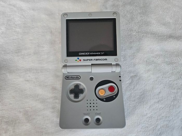Nintendo Game Boy Advance SP -SNES Edition Shell + Games
