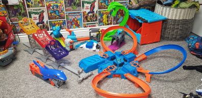 Hotwheels tracks and accessories