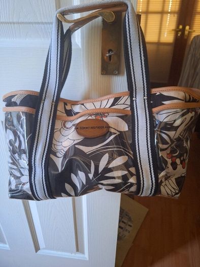 Tommy Hilfiger .. Holiday/Beach Bag .. Price Drop
