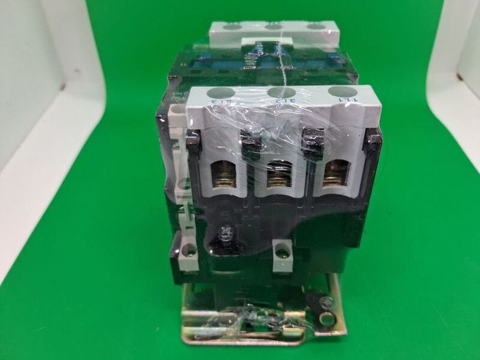 Postage - 2 Available x LC1 D6511 80A 600V 3P Telemecanique Contactor