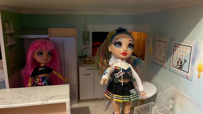 Rainbow High doll house car and dolls