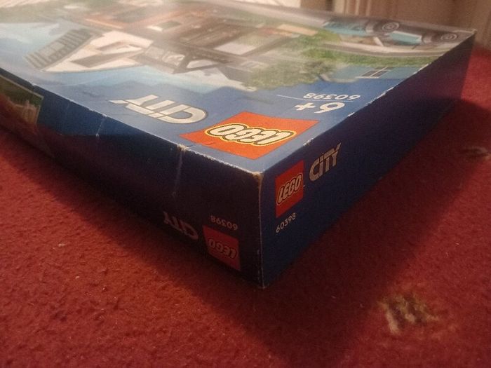 LEGO City 60398 Family House - RETIRED- Brand new - Unopened ( Box Wear)