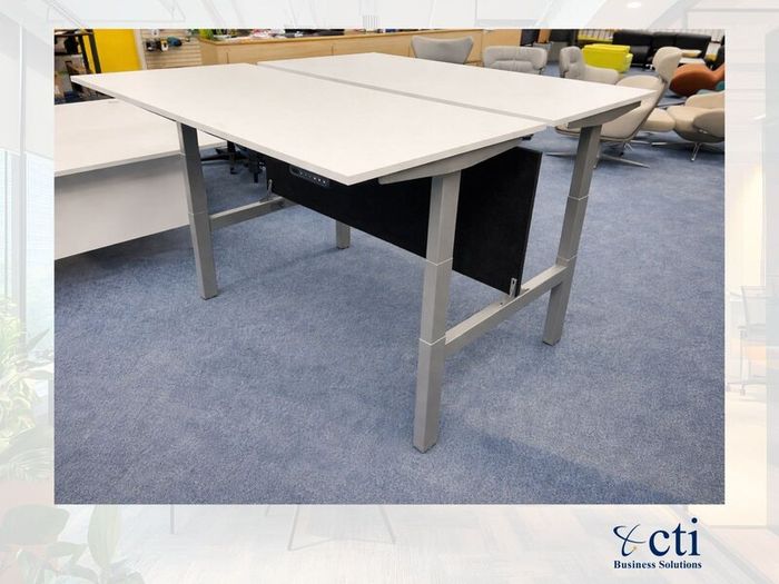 5 x Double Height adjustable Desks With Screen