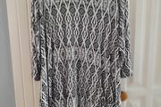 Port Neuf  Black &amp; White Asymmetrical Tunic