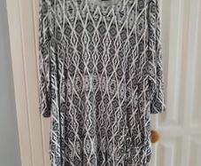 Port Neuf  Black & White Asymmetrical Tunic
