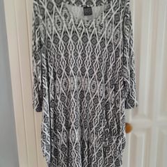 Port Neuf  Black & White Asymmetrical Tunic