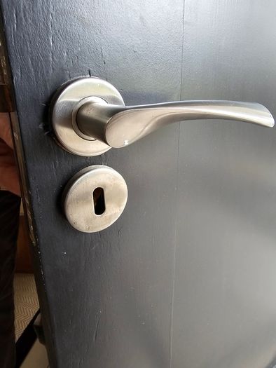 10 sets Brushed Chrome lever on rose door handles and Escutcheons