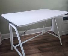 Sit/stand adjustable desk