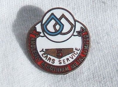 ANGLESEY ALUMINIUM METAL LTD - 5 Years Service enamel badge (1970's). A scarce badge.