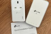 TP-Link TL-WPA7617 KIT AV1000 Powerline Adapter WiFi Extender