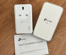TP-Link TL-WPA7617 KIT AV1000 Powerline Adapter WiFi Extender