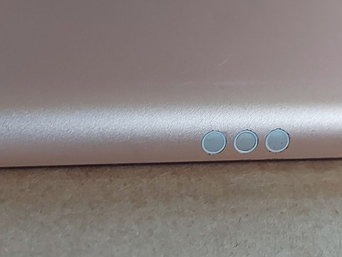 Apple Ipad 7th Generation, 32 GB, in very good cosmetic condition, Activation Locked to previous owner