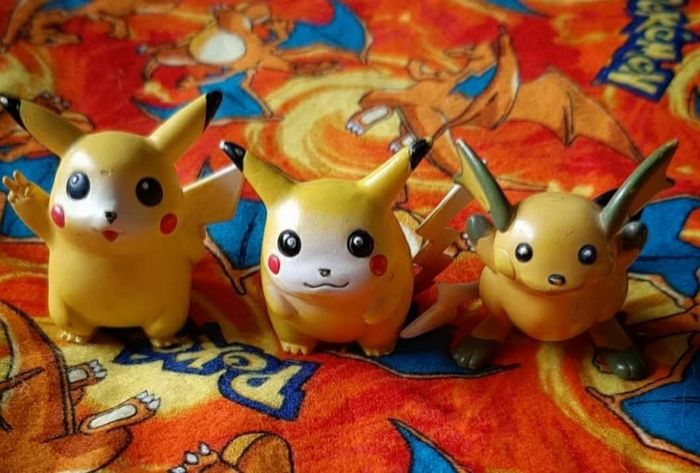 Pokemon Tomy 1998 Figures Pikachu and Raichu