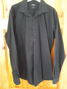 mans black shirt size small