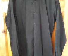 mans black shirt size small
