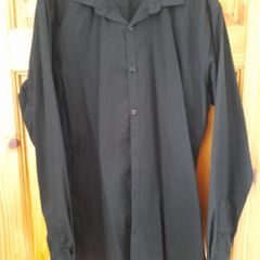 mans black shirt size small