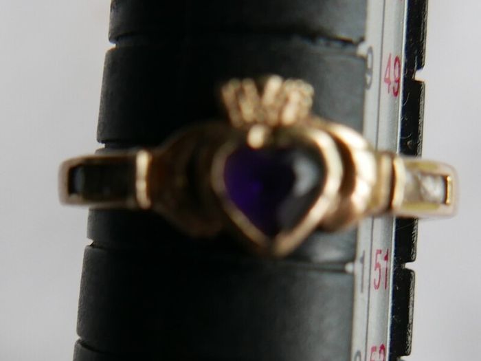 Vintage 9Ct Yellow Gold 375 Amethyst Claddagh Ring size K  1,83g