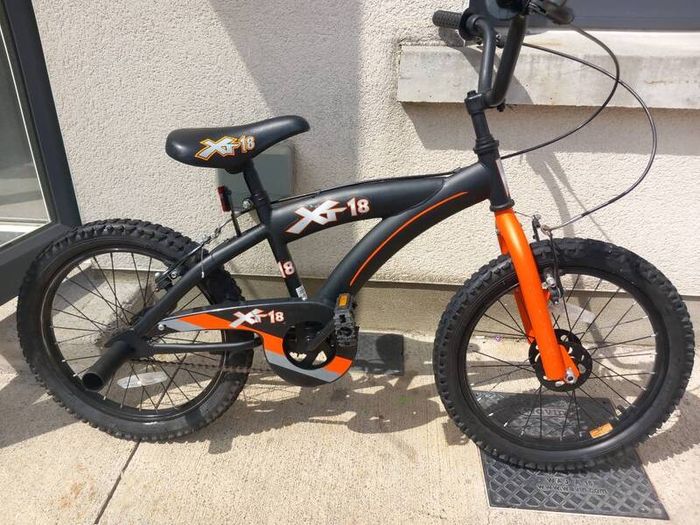 XR18 Kids bike size 18 inch wheels