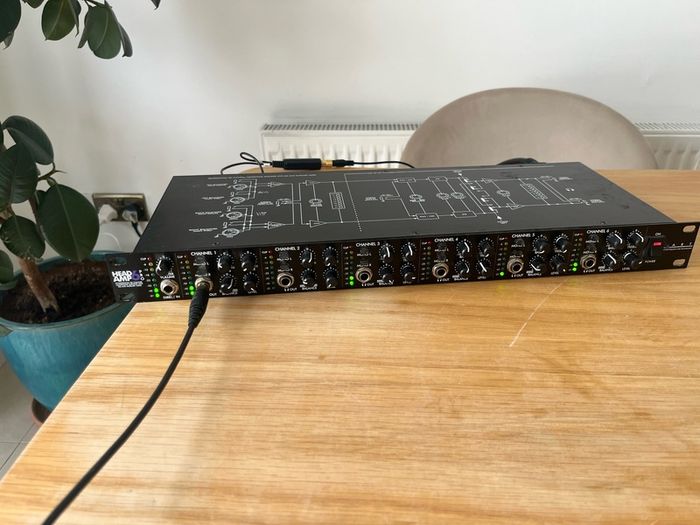 Art HeadAmp6 PRO 6 channel headphone amp