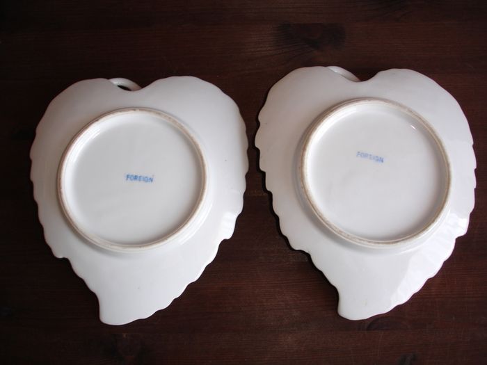 Two Vintage Trinket Dish  Leaf  Shape Plates  Japan ca 1900s