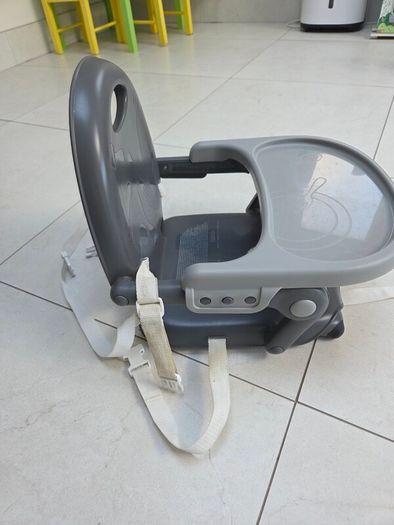 Table boaster seat