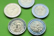 Commemorative Uncirculated 5 x 2 Euro coins.
