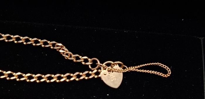 Vintage 9ct yellow  gold  charm bracelet