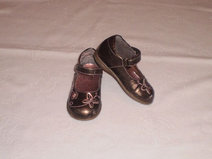 Baby Girls Shoes size UK 6 / Euro 24