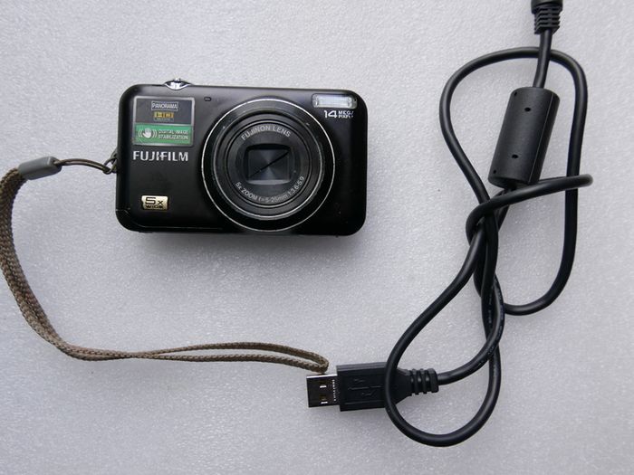 Fujifilm JX250 14 Megapixel Digital Camera - Works Well.