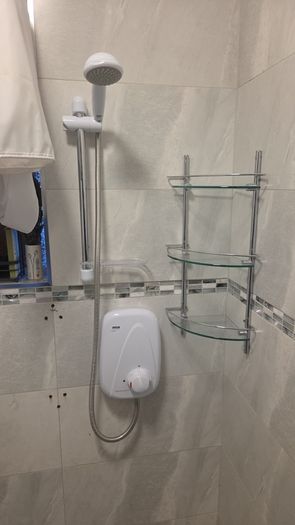 MIRA Electric shower