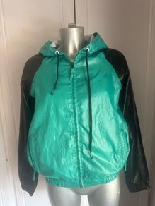 DC Apparel Division ladies  chorus lightweight windbreaker green jacket size S Postage included