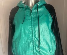 DC Apparel Division ladies  chorus lightweight windbreaker green jacket size S Postage included
