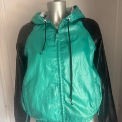 DC Apparel Division ladies  chorus lightweight windbreaker green jacket size S Postage included