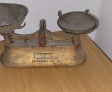 Antique weighting  scales
