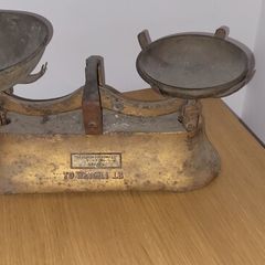 Antique weighting  scales