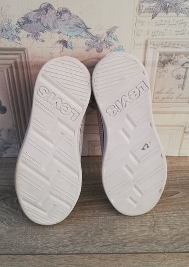 Levi's boys slip on trainers like new condition UK2.. EUR 34