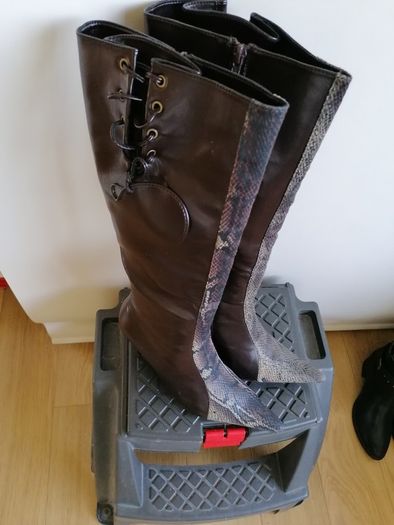 Women's Boot's Size 7 Eur 40
