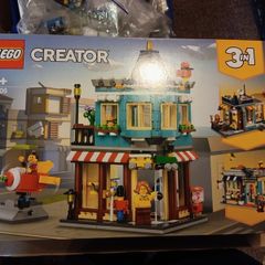 Lego Creator 31105 Townhouse Toy Store