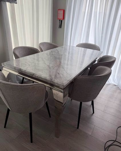 table and 6 chairs