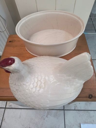 Ceramic Hen Egg Container