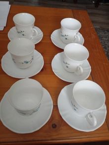 Tea cups & saucers