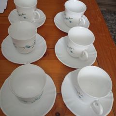 Tea cups & saucers