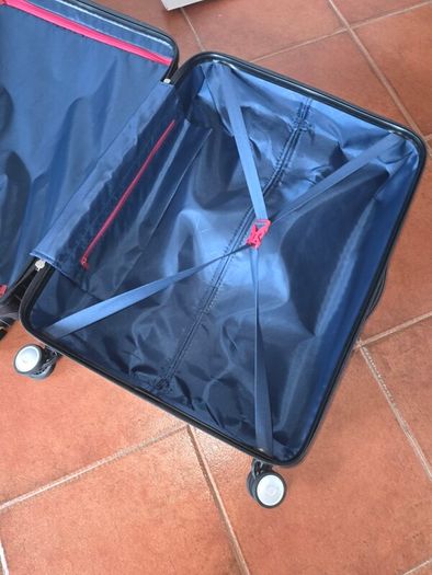 Medium suitcase