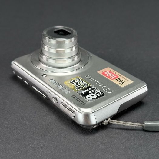 Casio Exilim EX-S880 digital camera