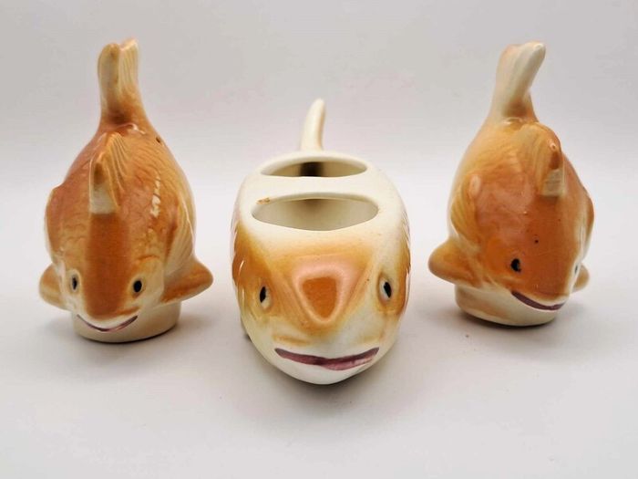 3-piece Set Salt & Pepper Shakers